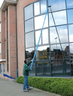 Reinigung einer Glasfassade